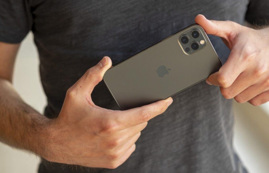 آیفون 12 در اصفهان دو برابر نرخ جهانی