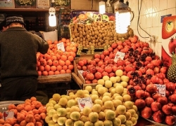 میوه یلدا، آرام ولی گران!