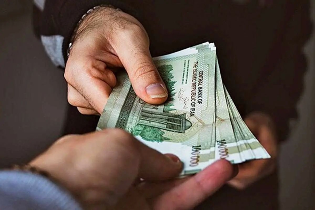 افزایش حقوق کارمندان از کجا؟ - اصفهان زیبا