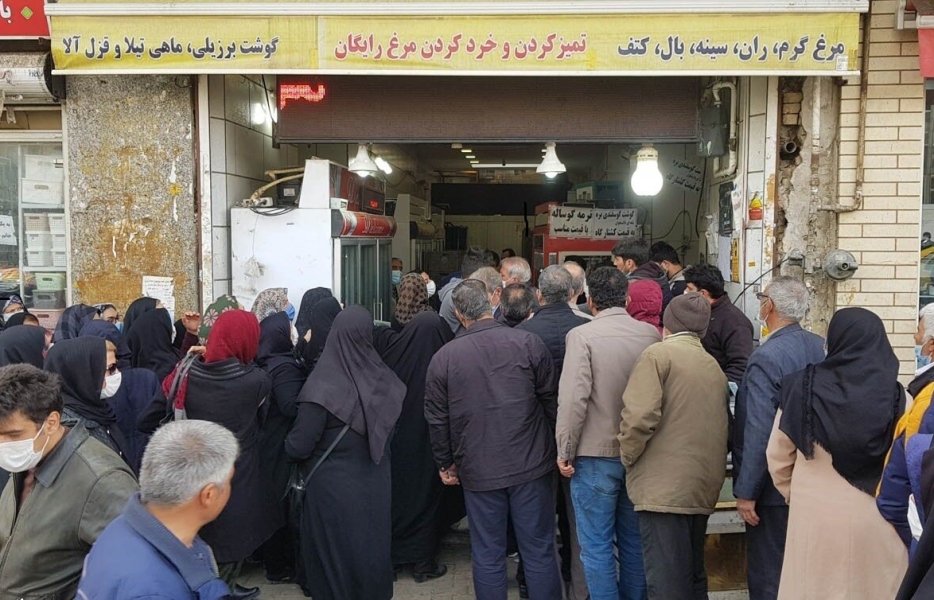 صف خرید مواد خوراکی در هیاهوی کرونا