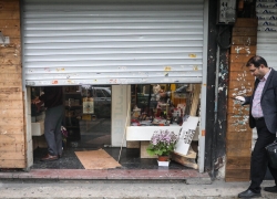 کاسبی با موتور روشن و چراغ خاموش