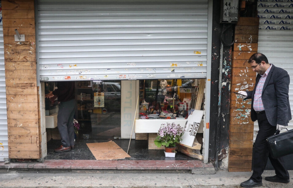 کاسبی با موتور روشن و چراغ خاموش کاسبی با موتور روشن و چراغ خاموش