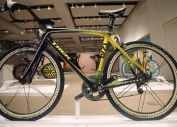 رکاب‌زنی لاکچری در خیابان‌های اصفهان