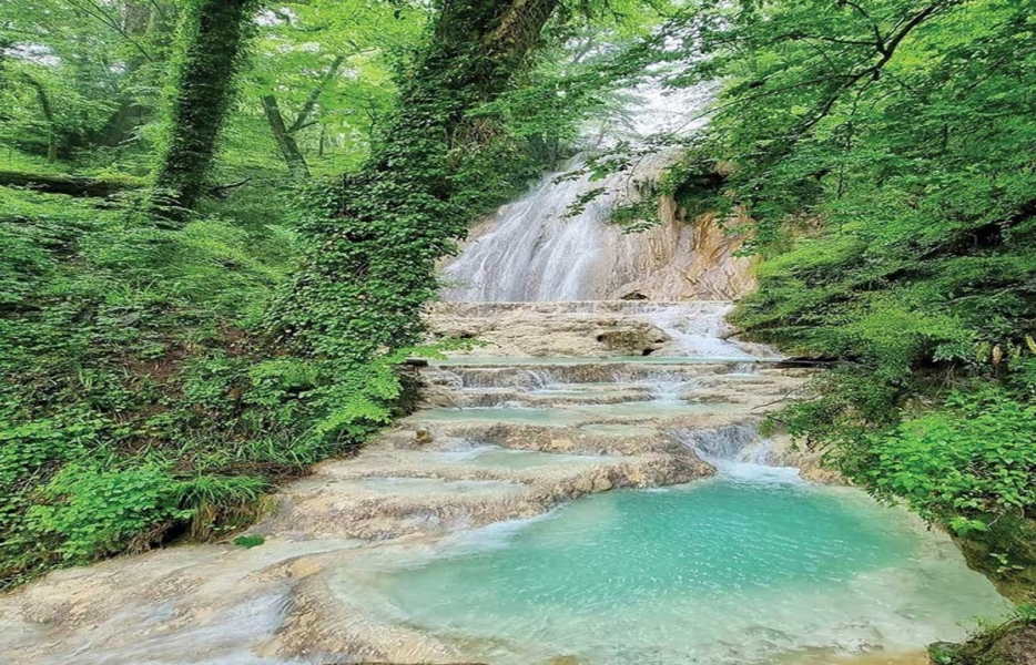 سفر سوئیسی به آبشاری که دارد محو می‌شود!