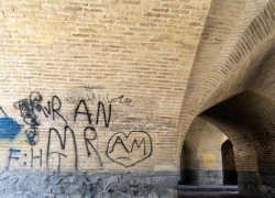 پاشیدن سوپ گوجهفرنگی بر چهره خواجو! پاشیدن سوپ گوجهفرنگی بر چهره خواجو!