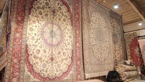 سبد صادراتی فرش دست‌بافت اصفهان آب رفت - اصفهان زیبا