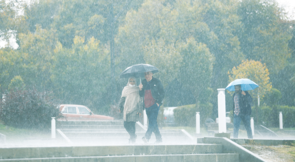 بارش باران در راه اصفهان! - اصفهان زیبا