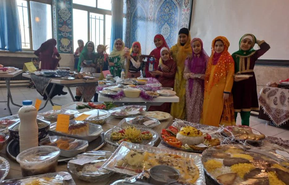 جشنواره غذاهای سنتی در دبستان دخترانه معقول‌کار 2 برگزار شد