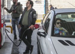 رکورد مصرف بنزین باز هم افزایش یافت/ مصرف ۱۴۴.۳ میلیون لیتر در آخرین روز ۱۴۰1 رکورد مصرف بنزین باز هم افزایش یافت/ مصرف ۱۴۴.۳ میلیون لیتر در آخرین روز ۱۴۰1