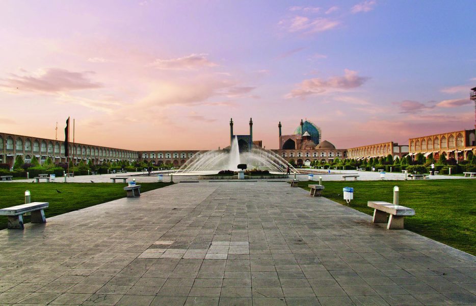 جهانی‌ترین میدان نصف جهان