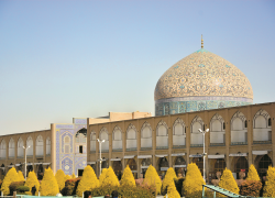 مسجدی با زیباترین گنبد نصف‌جهان