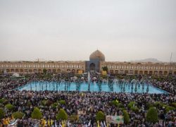 آماده‌سازی میدان امام (ره) برای حضور مردم اصفهان در راهپیمایی روز قدس