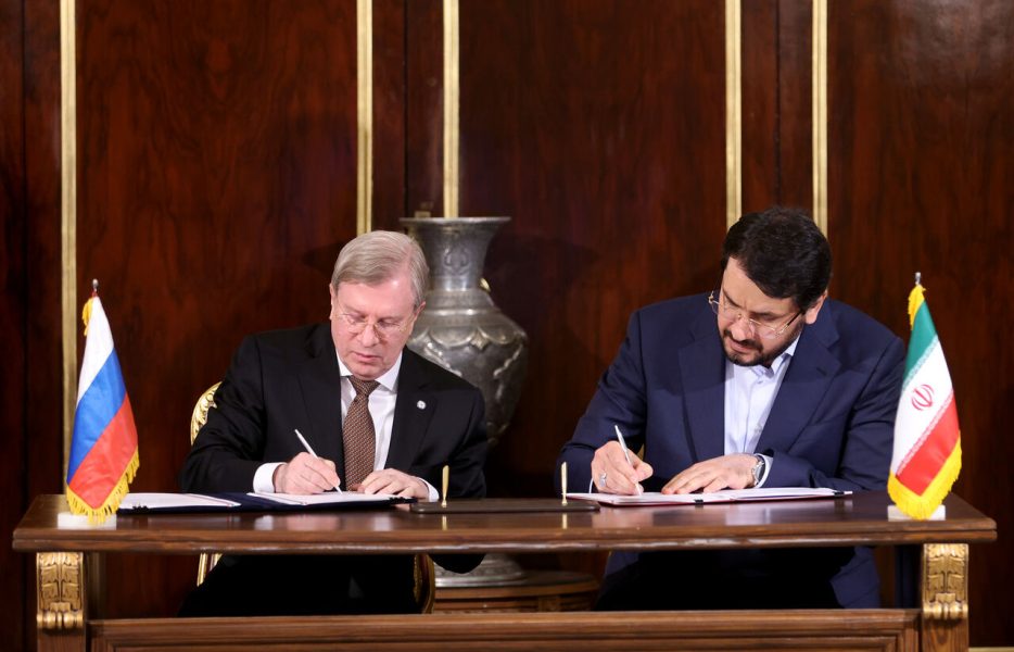 توافقنامه احداث راه‌آهن رشت – آستارا بین ایران و روسیه امضا شد