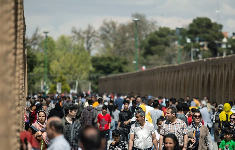 نگاهی به جمعیت اصفهان، کاهش تولد و ورود به مرحله سالمندی از سال ۱۴۱۵