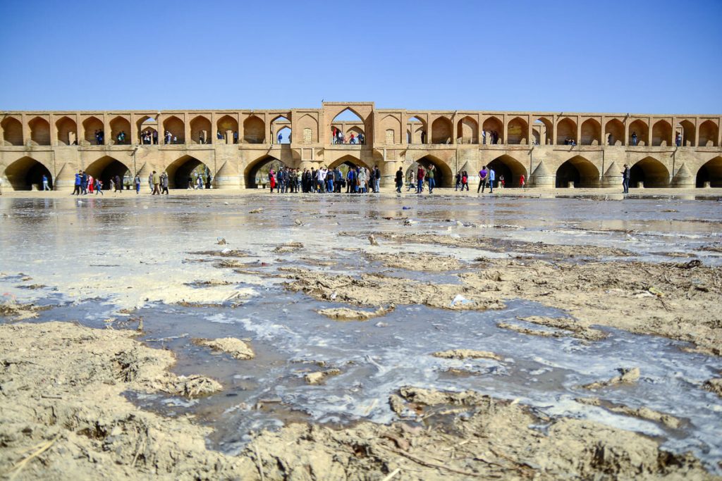 یک آب و هزار قانون - اصفهان زیبا