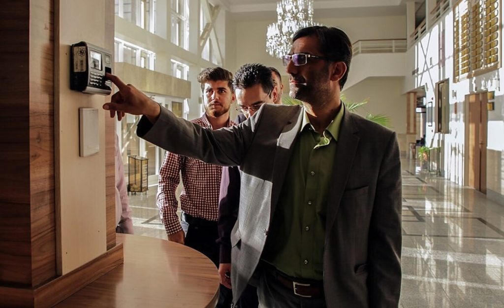 کشمکش بر سر تغییر ساعات کار - اصفهان زیبا