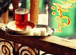 چای شیرینِ داغ!