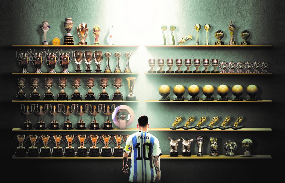 جام شماره 44 بر فراز دستان ابرستاره