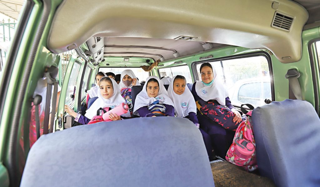 سرویس گران شد؛ معلولان از مدرسه جا ماندند - اصفهان زیبا