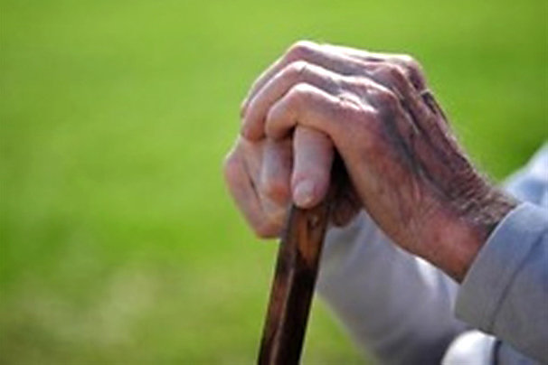 بخش درمان مهم‌ترین مشکل سالمندان اردستان است