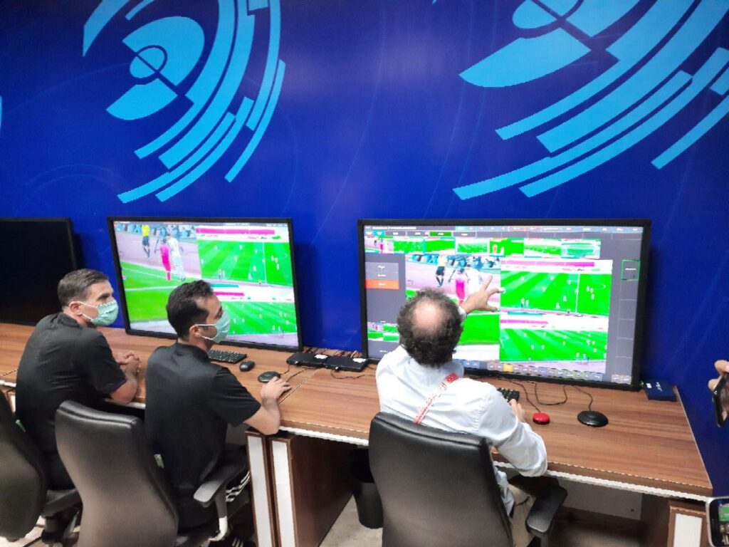 لیسانس داوری در جیب مردان سیاه‌پوش - اصفهان زیبا