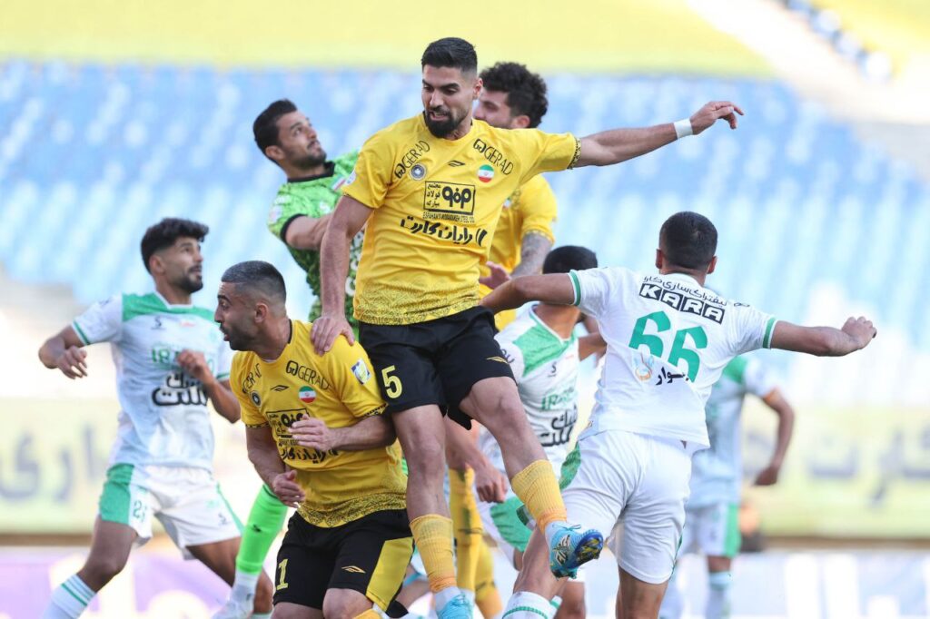 بازار داغ اخراج در روز سرد نقش جهان - اصفهان زیبا