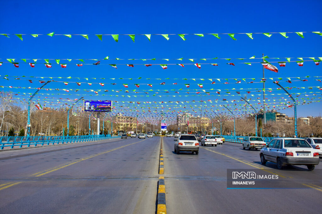 طلوع کم‌رنگ فجر در افق اصفهان - اصفهان زیبا