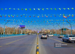 طلوع کم‌رنگ فجر در افق اصفهان