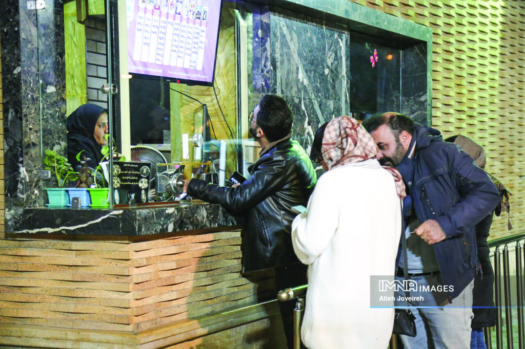 بوی گل سوسن و سینما آمد - اصفهان زیبا