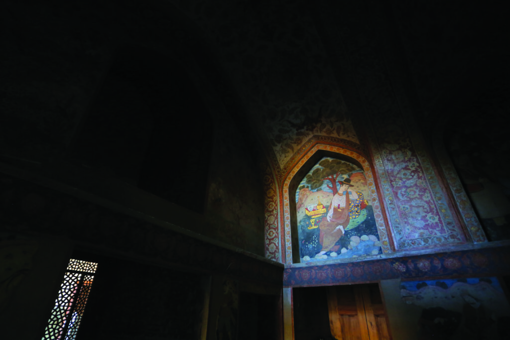 مسافر سلطنتی اصفهان - اصفهان زیبا
