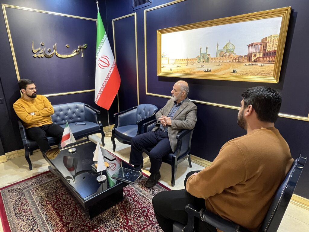 آشفته در تفکر؛ بی‌پروا در عمل - اصفهان زیبا