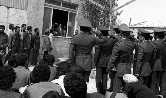 ارتش در هر شرایطی پشتیبان کشور است