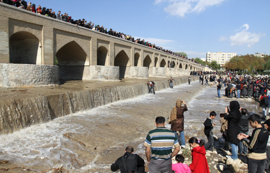 حل بحران آب اصفهان در مسیر قانون