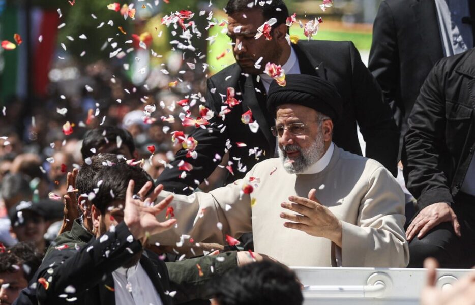 ز غوغای جهان فارغ