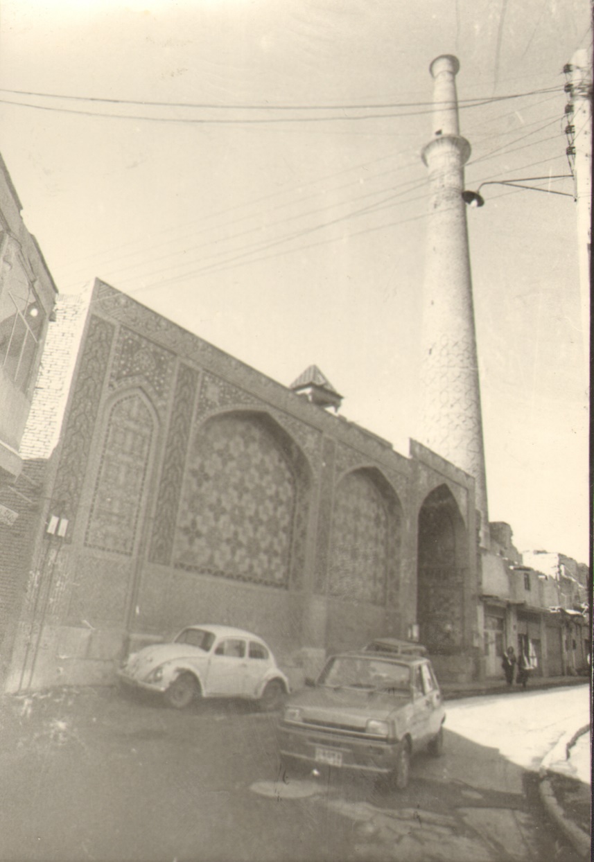 مسجد علی(ع) و مناره معروف آن