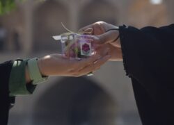 «ملکا» این دفعه گل‌های متبرک حرم را به اصفهان آورد!