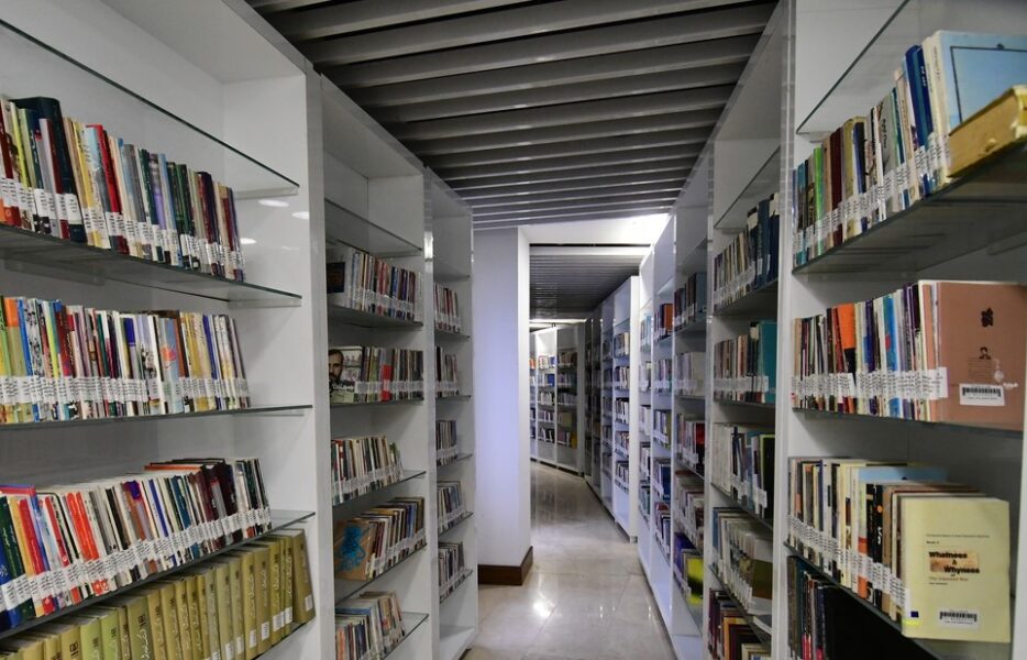 کتابخانه&zwnj;ای که بوی جنگ و مقاومت می&zwnj;دهد!