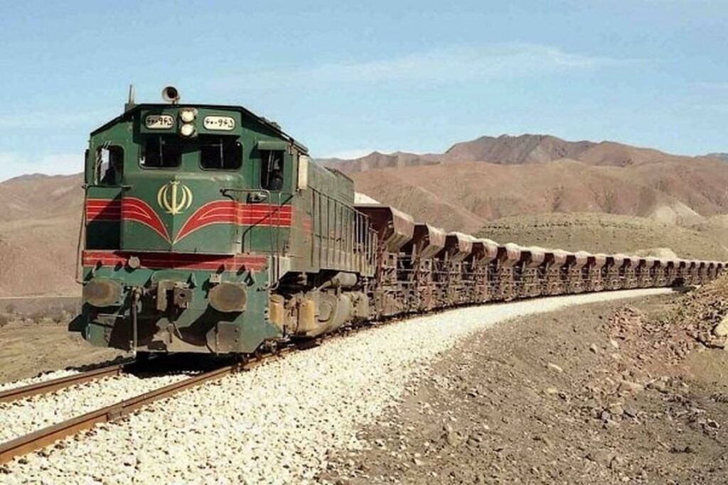 توقف قطارها در سرپایینی سرعت - اصفهان زیبا