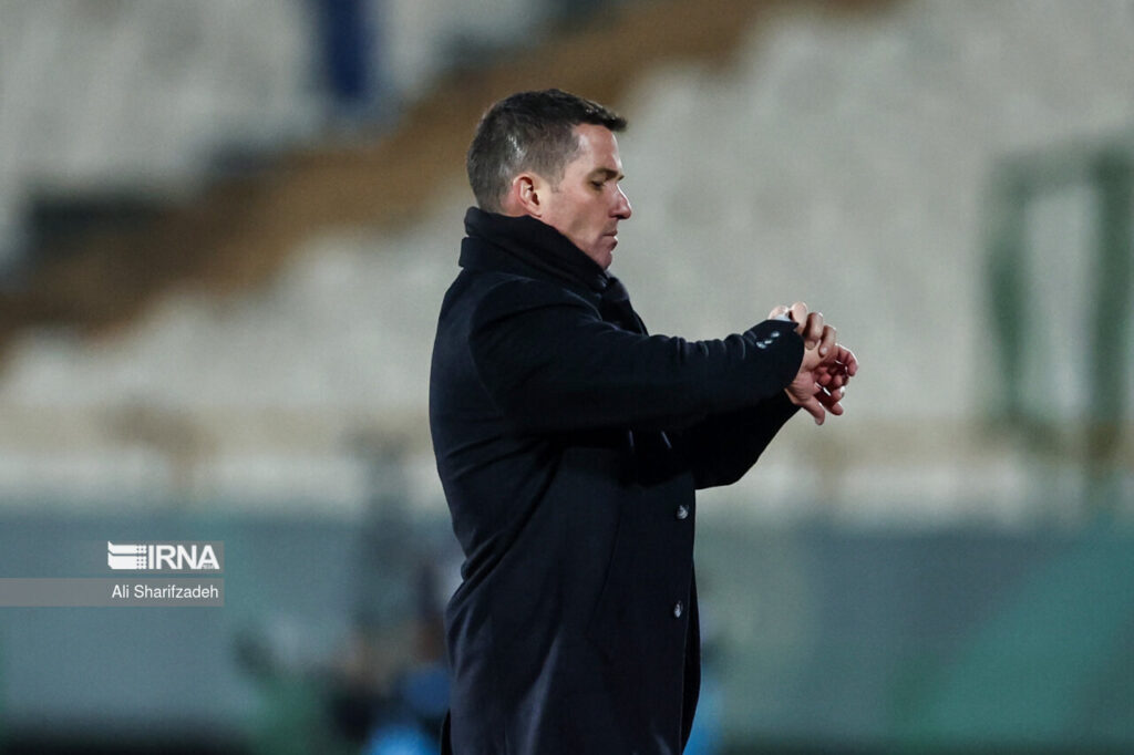 نیمکت قهرمان خالی از سرمربی - اصفهان زیبا