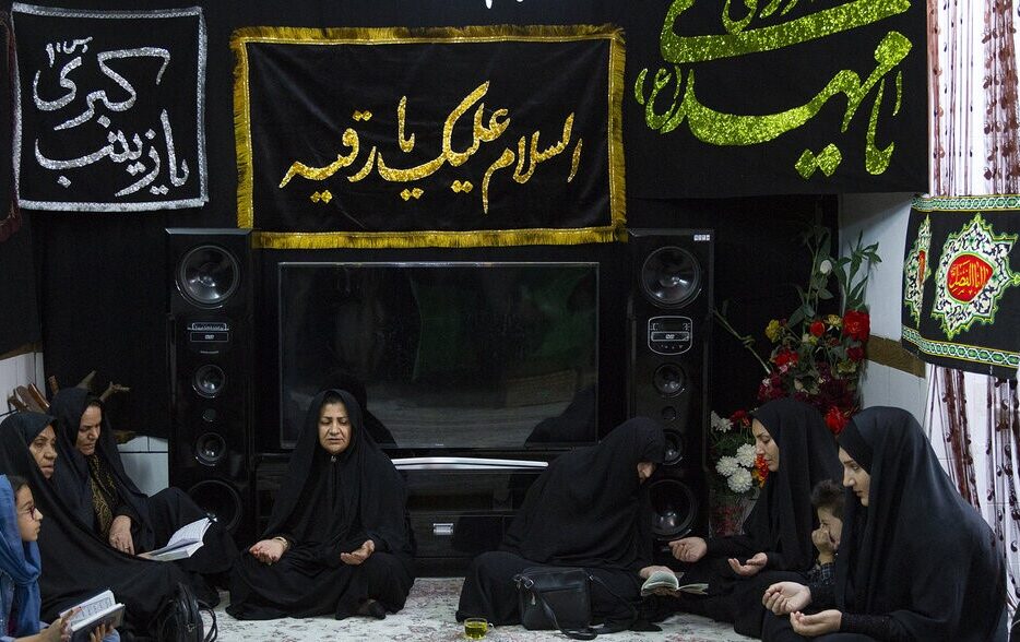 روضه‌های خانگی همچنان در زیست مردم جاری‌اند