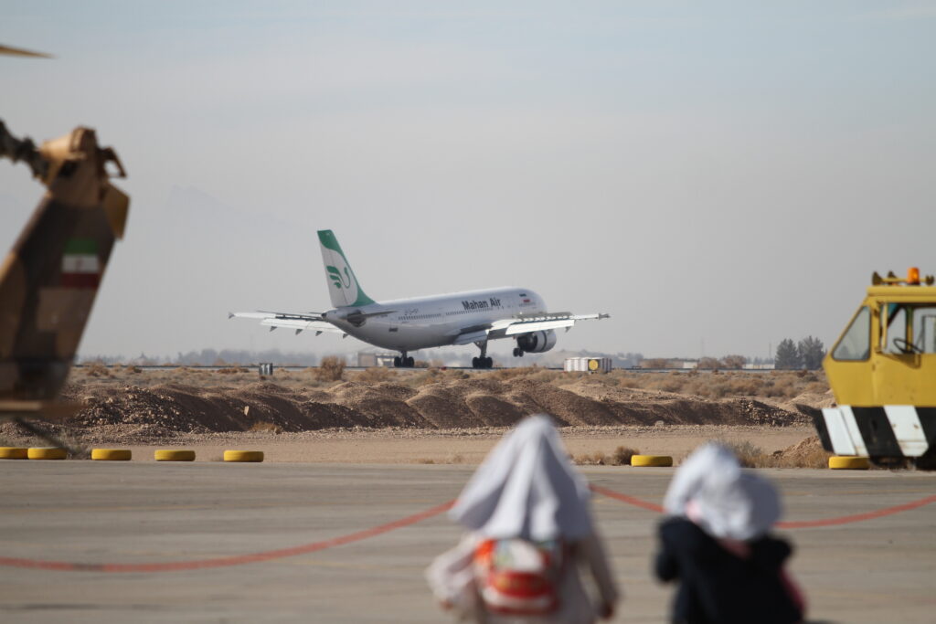 ویراژ پروازها روی باند گرانی - اصفهان زیبا