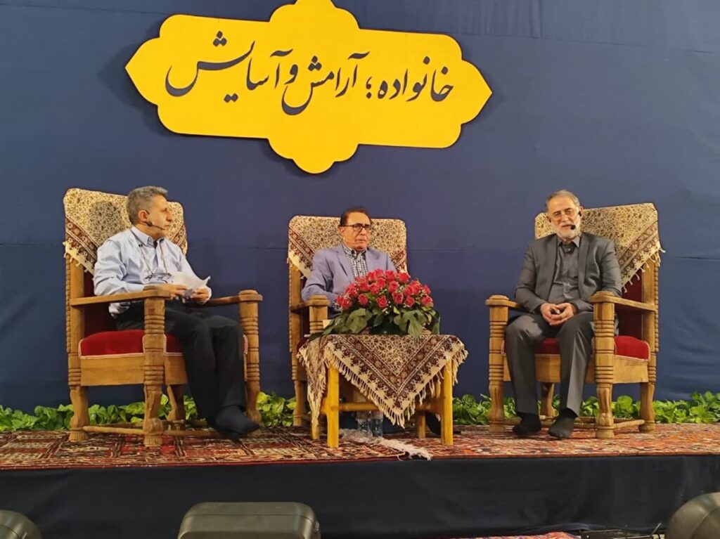 غوطه‌ور در فناوری؛ ناراضی از فراغت - اصفهان زیبا