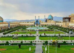 تصورِ مدنیت اصفهان موجب تصدیق است اما انسان روستایی باشد بهتر از  آن است که دیکتاتور باشد!