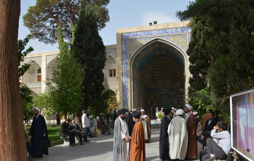 اصفهان از صدر تا تخت