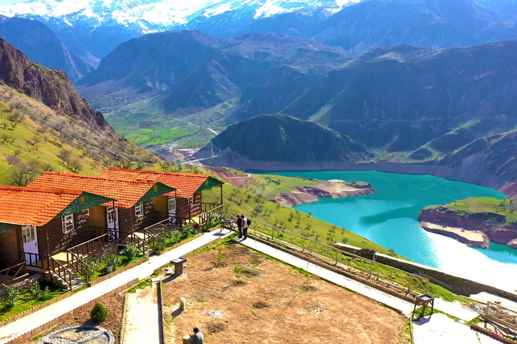 عقب‌گرد پیشگامان گردشگری ایران - اصفهان زیبا