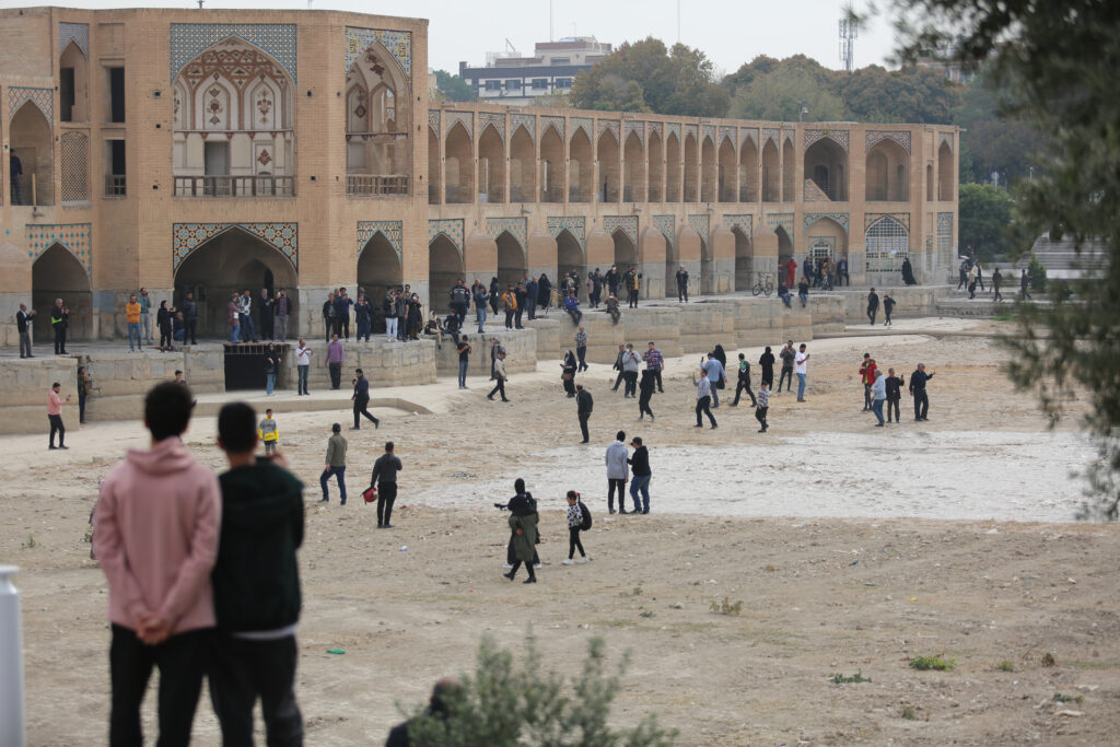 تنها یک رودخانه بین ما - اصفهان زیبا