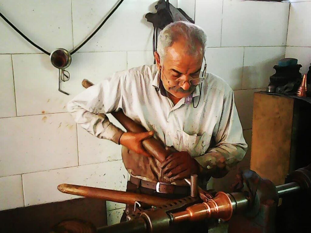 حال ناخوش هنر خم‌کاری در ماشاده - اصفهان زیبا