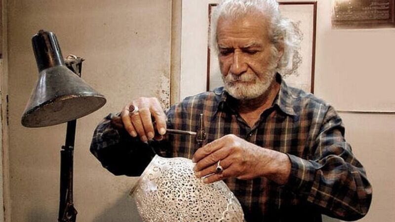مردان بزرگ در حاشیه
