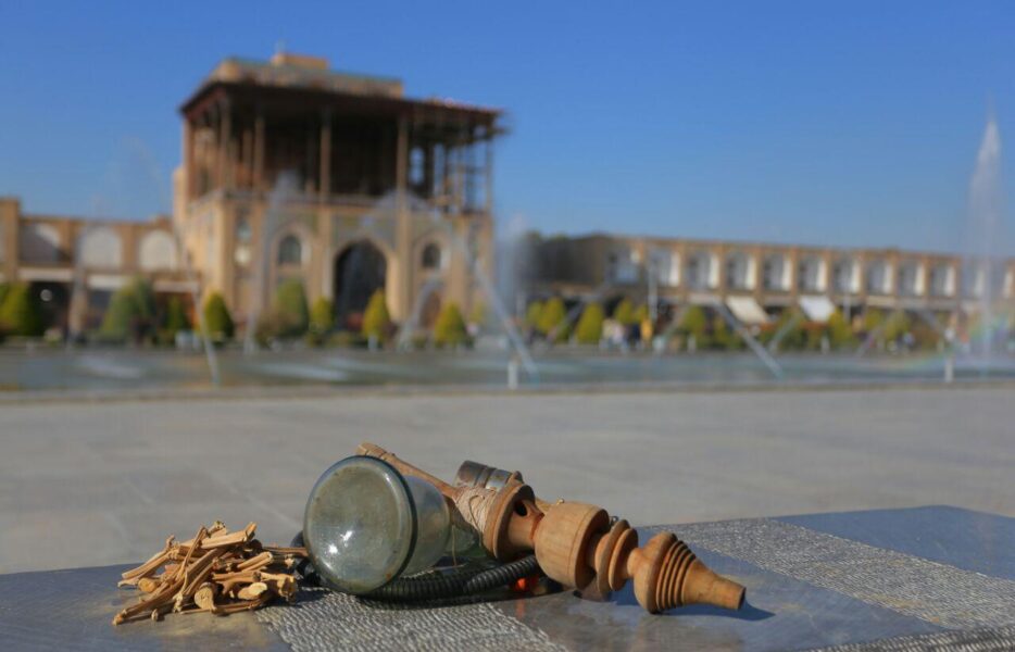آتش&zwnj;زدن تنباکو در میدان نقش&zwnj;جهان