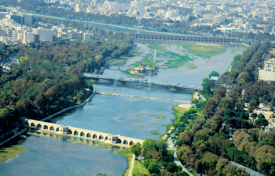 پایتختی فیروزه ای در میان جنگلی سرسبز